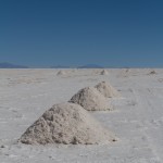 Récolte de sel sur le Salar d'Uyuni